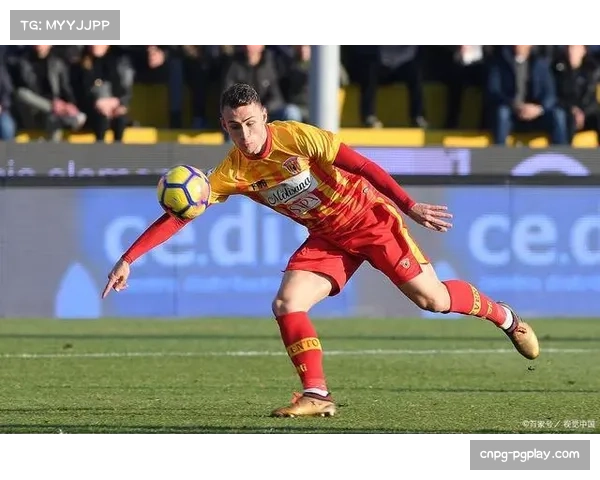 实时：佛罗伦萨开场闪电反击得手，莱切防线遭遇严峻考验