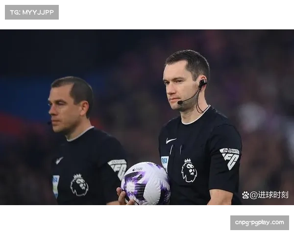 英超联盟宣布，下赛季起将试点增加各场比赛裁判组无线通话透明度