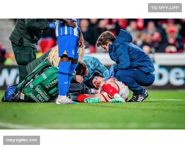 利物浦0-2不敌巴黎，埃基蒂克重伤离场加剧球队困境